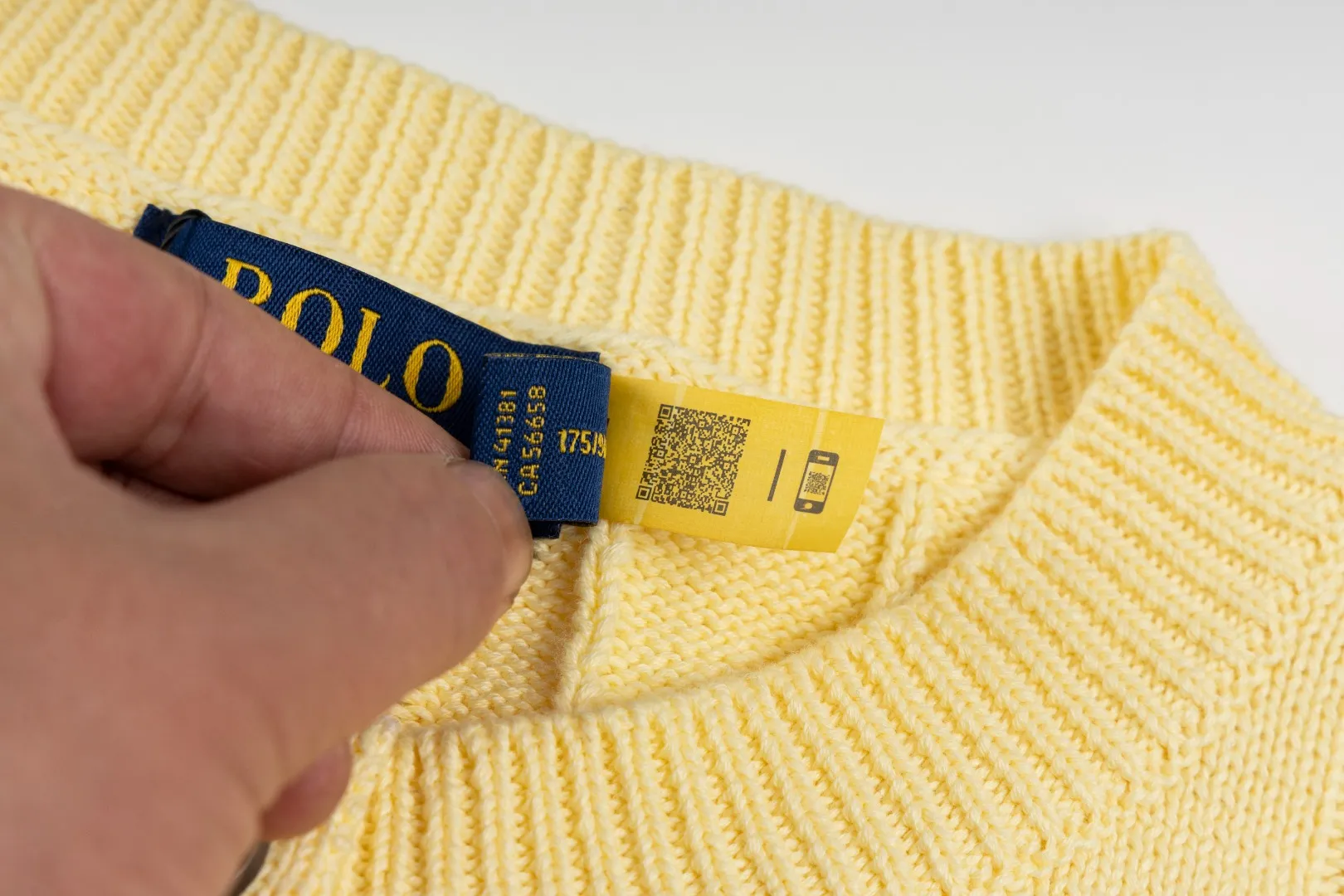 P230 #R93 RALPH LAUREN Ralph Lauren twelve colors classic small label embroidery logo seven-button knitted cable cardigan sweater women's top, high-density LOGO embroidery on the chest, original customization of tag accessories. Made of pure cotton yarn, pure cotton is skin-friendly and comfortable, small label war horse embroidered twist button cardigan sweater 🐎 high quality, follow the blogger to learn how to wear it! Let’s buy a Ralph Lauren cable sweater. It’s a super hard-to-find series after it became popular. It’s hard to find one on the official website. It’s simple and practical to wear, with a lazy and loose feel. The thickened fabric has more texture, feels soft and delicate, and has a loose fit. Whether worn alone or layered, you can wear different styles of fashion with just one piece!   Size: